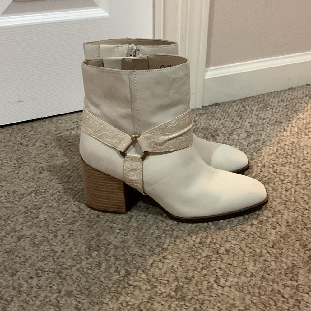 Vionic white cream harness bootie ankle wood stacked heel boots 9.5 - Picture 2 of 8